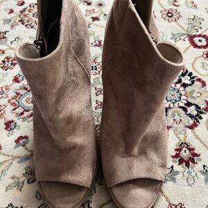 Women’s bootie boots